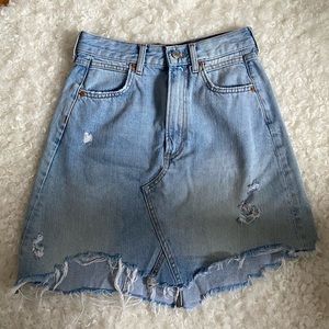 ZARA High-Waisted Denim Distressed Skirt 💙🦋